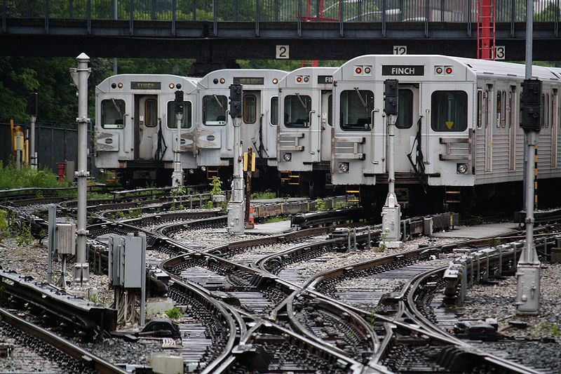 File:Davisville subway trains.jpg