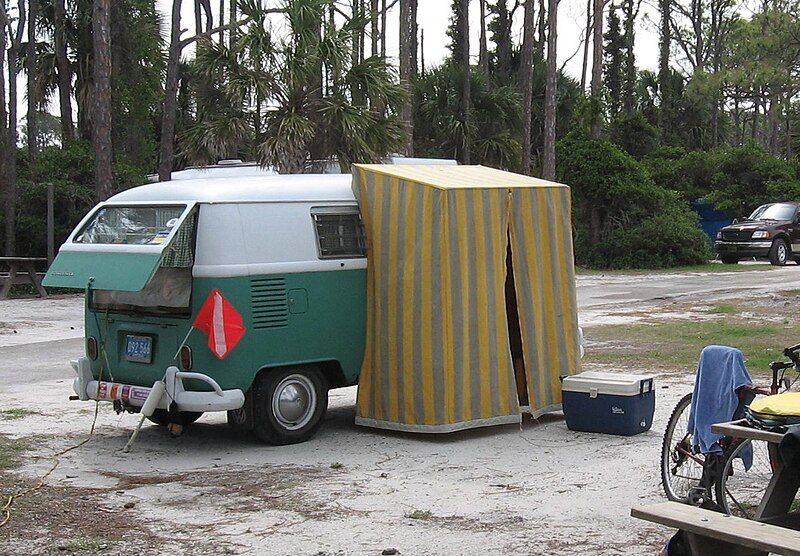 File:Earlyvwbus smalltent1.jpg