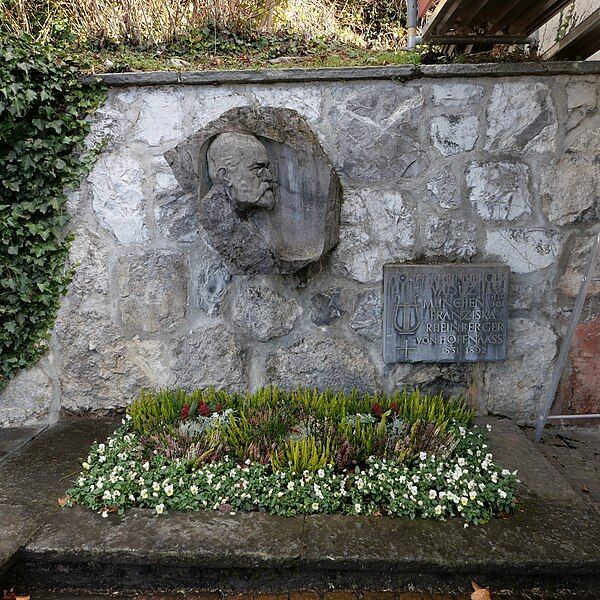 File:GraveJosefAndFranziskaRheinberger-VaduzCemeteryLiechtenstein RomanDeckert04012024.jpg