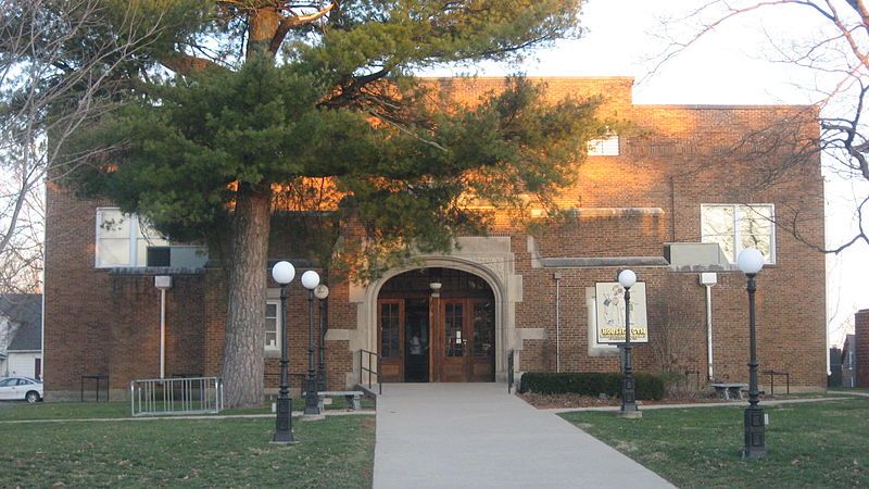 File:Gymnasium in Knightstown.jpg