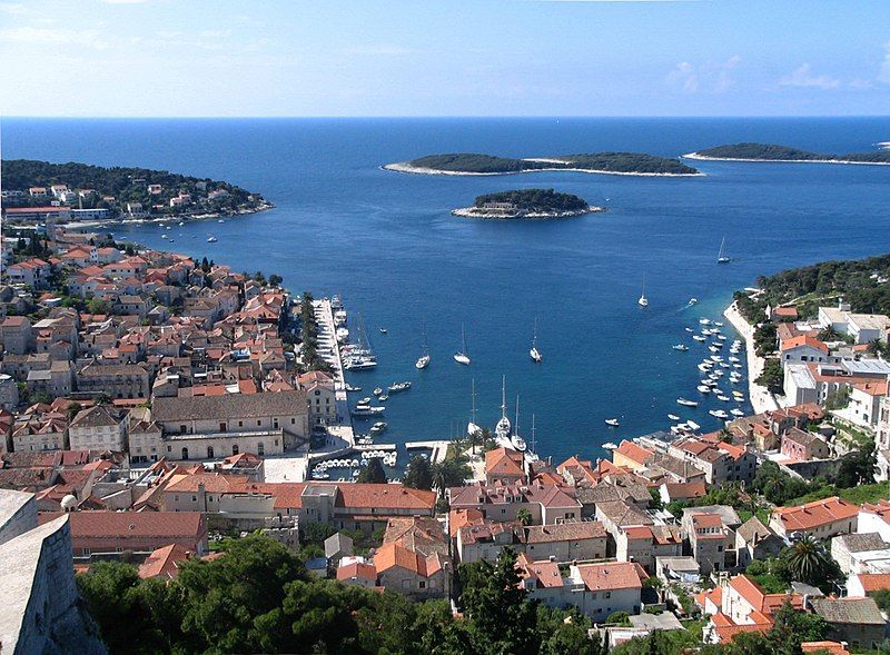 File:Hvar grad.JPG