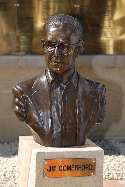 File:Jim-comerford-memorial-bust-aberdare-howard-2012.jpg