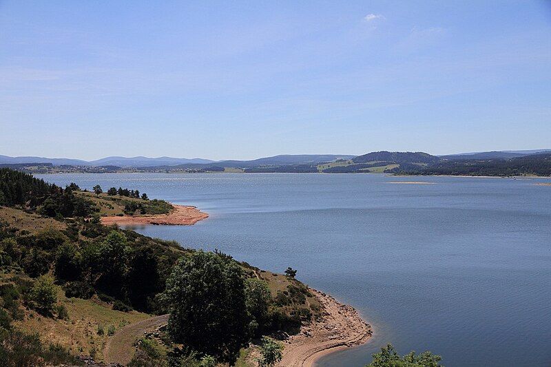 File:Lac de Neussac.jpg