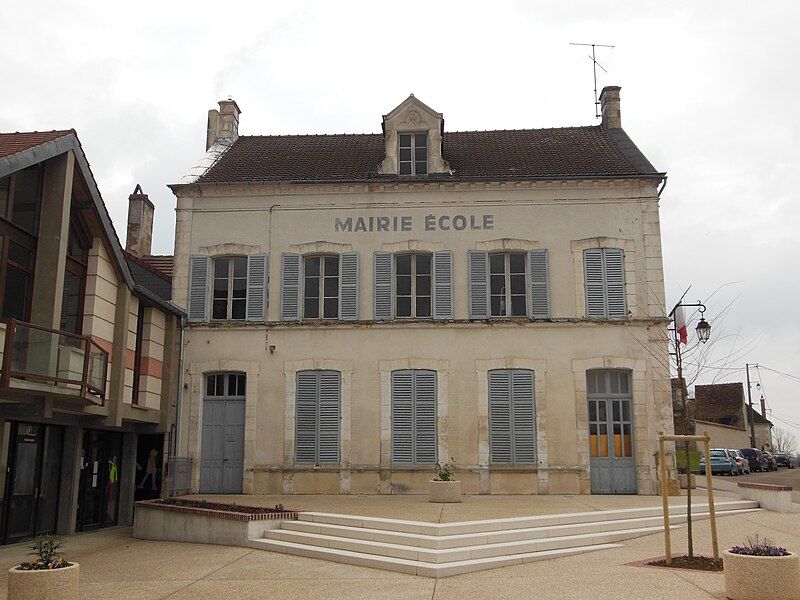 File:Mairie d'Escolives.JPG