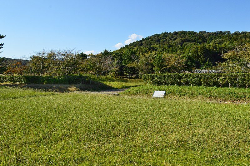 File:Mino Kokubunji-ato, koudou-ato.jpg