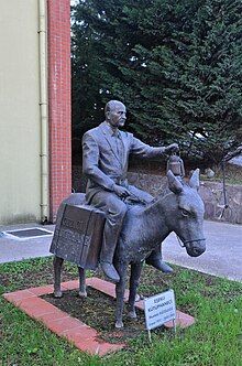 Statue of Mustafa Güzelgöz at the Marmara Campus of Maltepe University in Istanbul