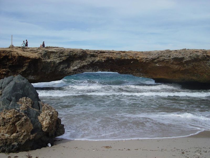 File:NaturalBridgeAruba.JPG