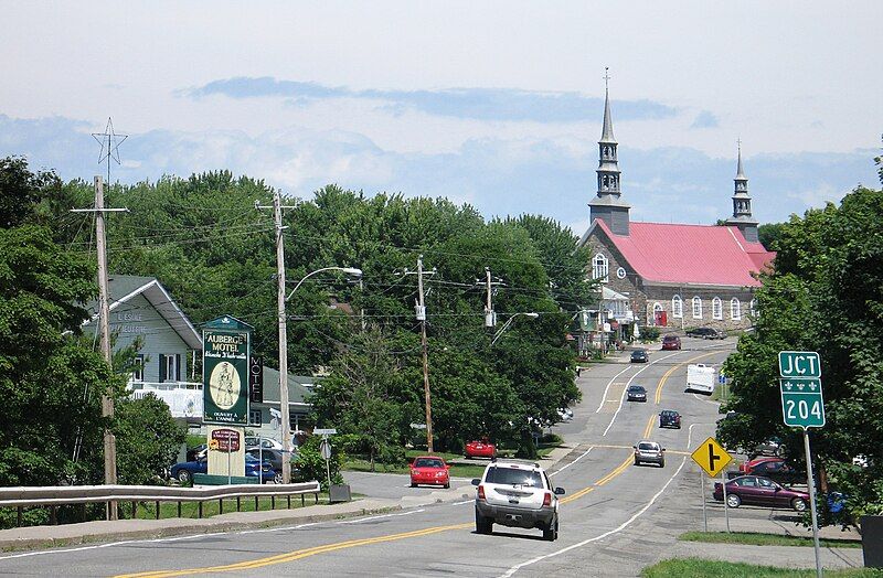 File:Saint-Jean-Port-Joli, Québec.jpg