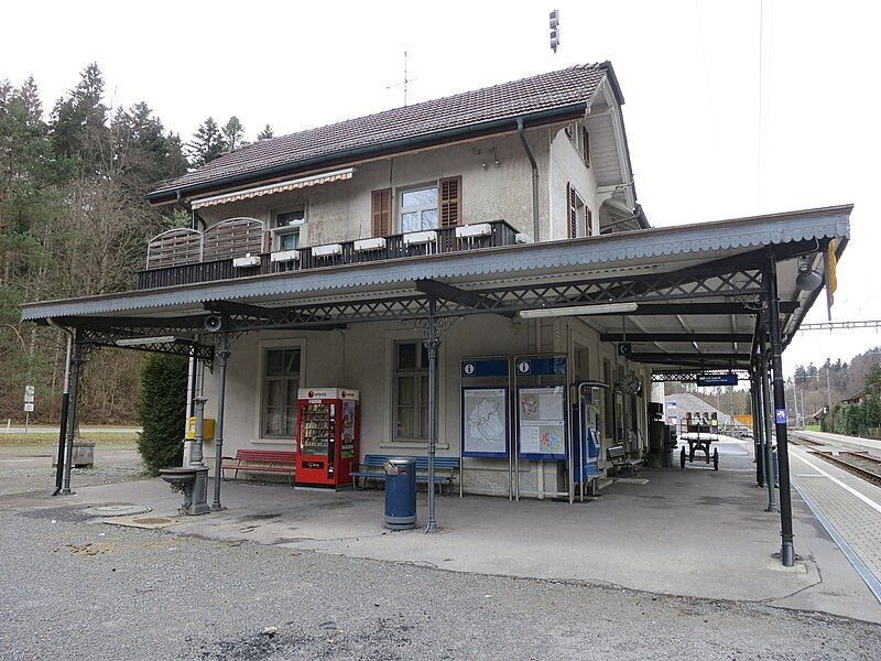 File:Sihlwald Bahnhof02.JPG