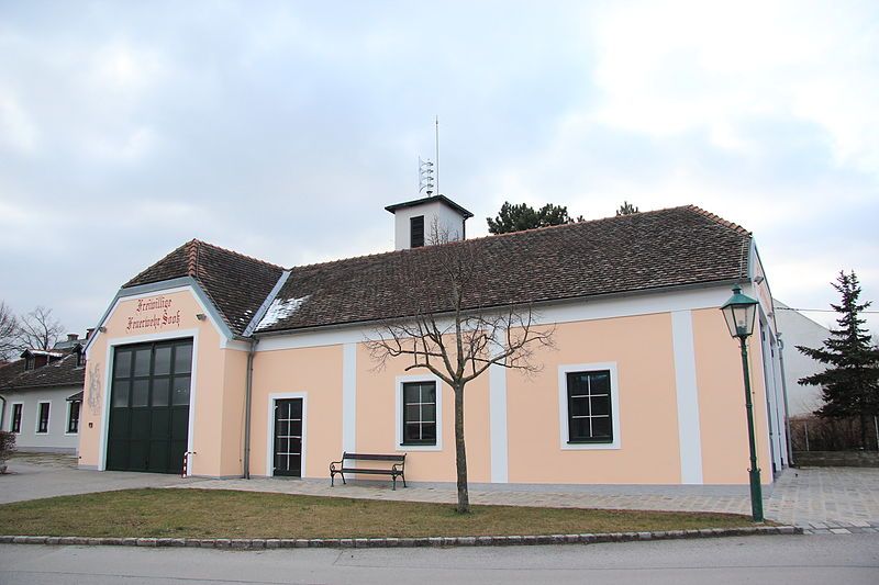 File:Sooß-fire station 4652.JPG