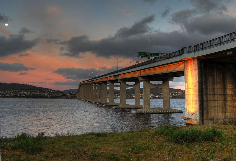 File:Tasman Bridge Dusk.jpg