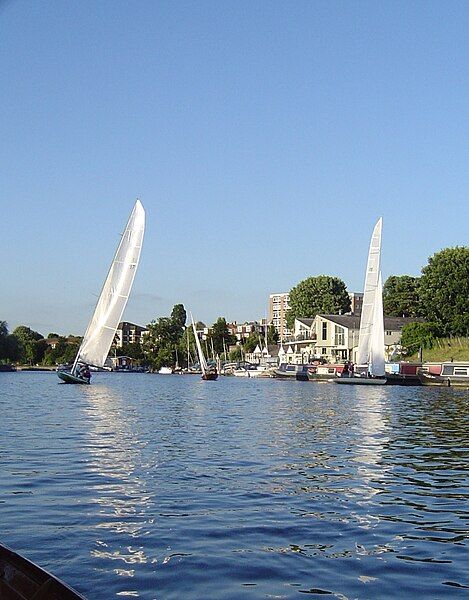 File:ThamesRaters01.JPG