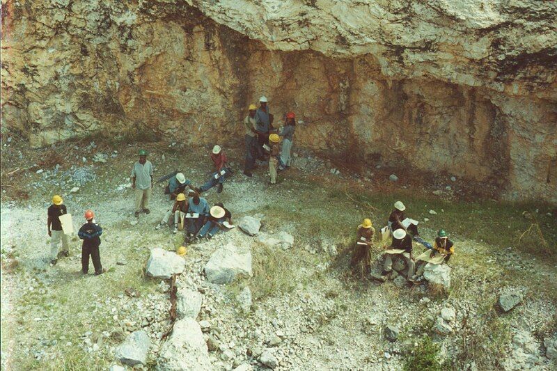 File:Uz geology fieldschool2002.jpg