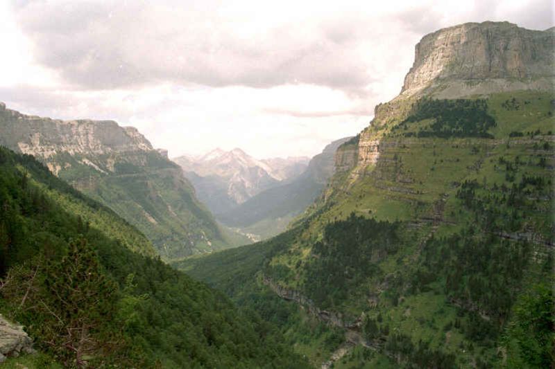 File:Valle ordesa.jpg