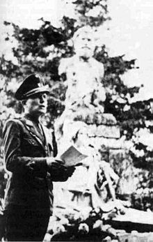 Vinko Nikolić holding a speech at the grave of Ante Starčević