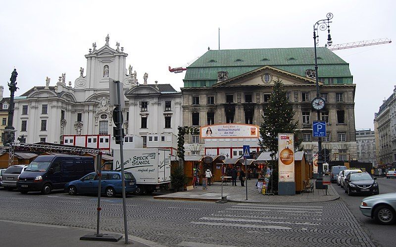 File:AmHof-Brand-LaenderbankKirche.jpg