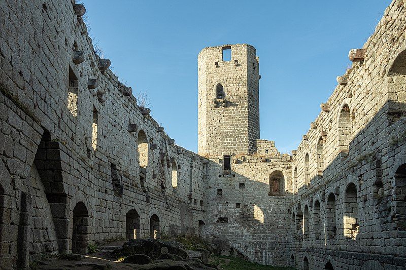 File:Andlau Castle Courtyard-pjt.jpg