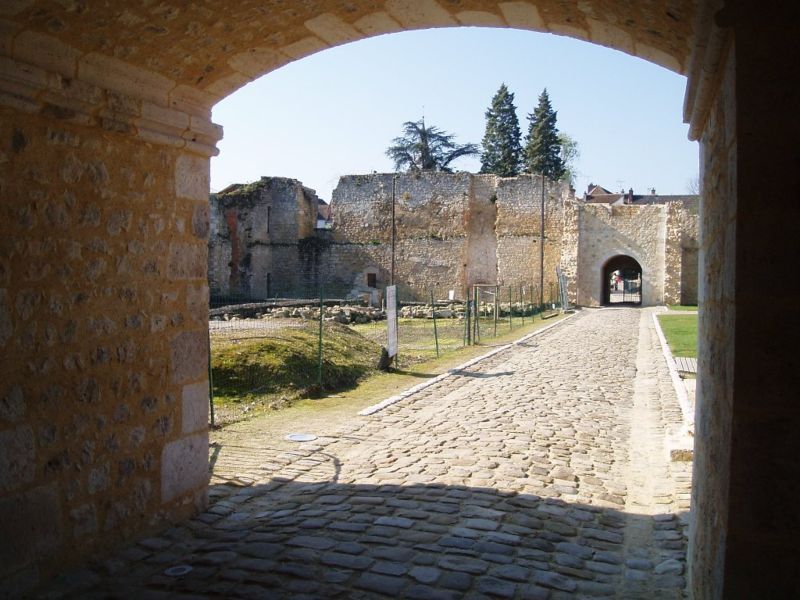 File:Brie-Comte-Robert Interieur-du-chateau.jpg