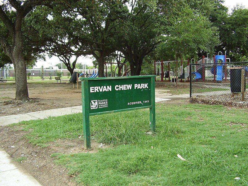 File:ChewParkHoustonTX.JPG