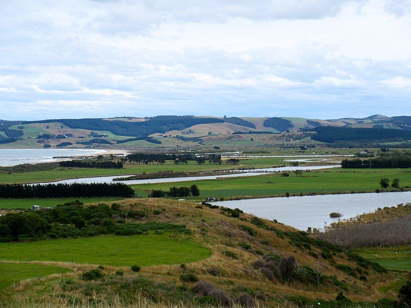 File:Clutha from Kaitangata.jpg