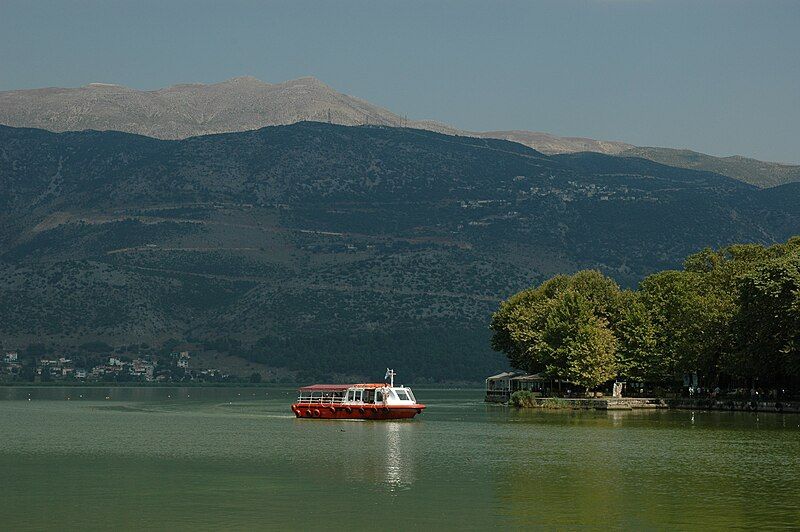 File:DSC 9197-lake-pamvotis.JPG