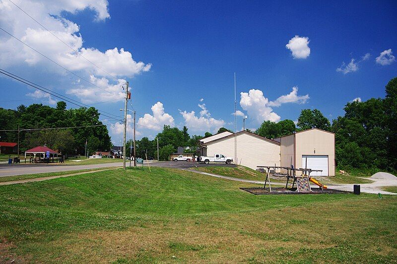 File:Drakesboro-City-Hall-park-ky.jpg