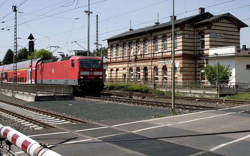 File:Eschhofen Bahnhof.jpg