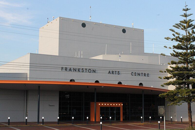 File:Frankston Arts Centre.JPG