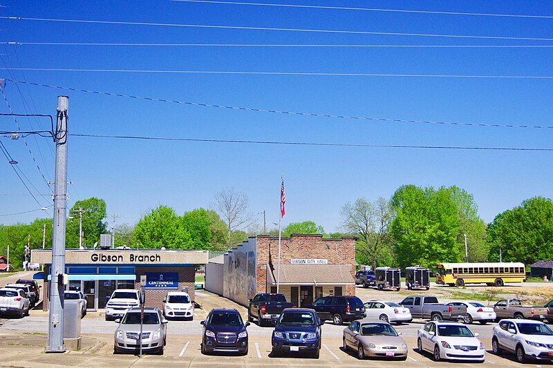 File:Gibson-City-Hall-and-bank-tn.jpg