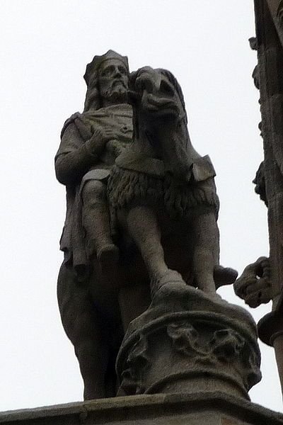 File:Gradlon-statue-quimper.JPG