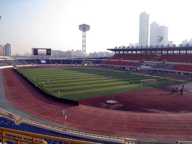 File:Mokdong Stadium3.JPG