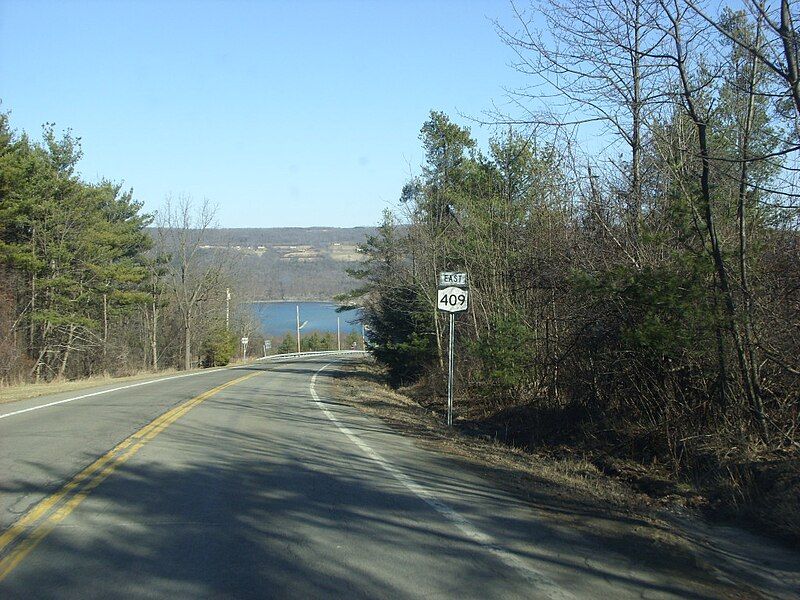 File:NY 409 east.jpg