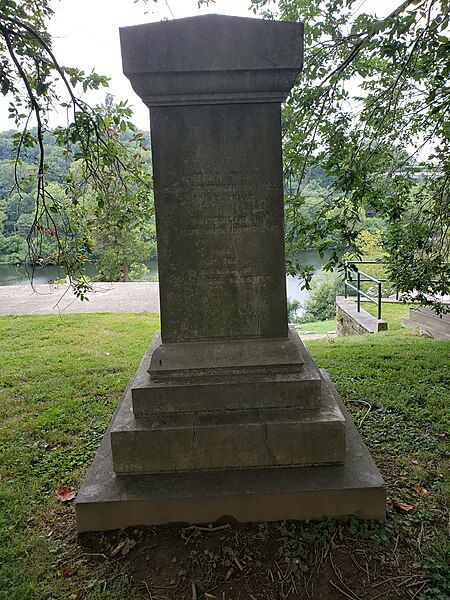 File:Nathan Dunn Tombstone.jpg