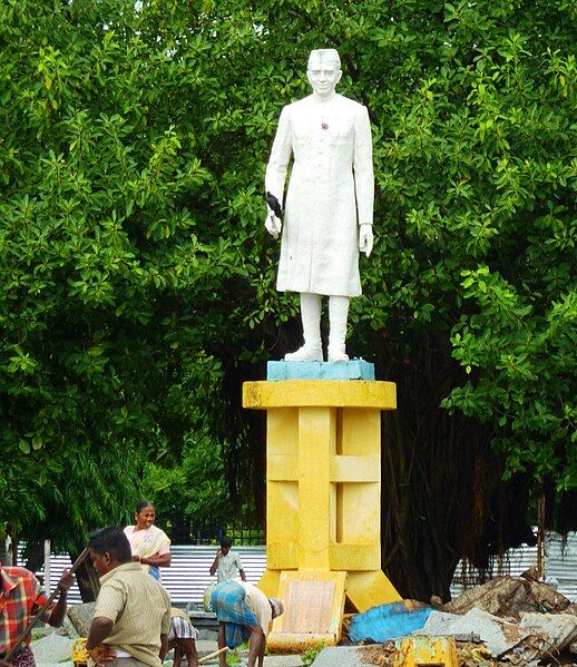 File:Nerhu Statue, Pondicherry.jpg