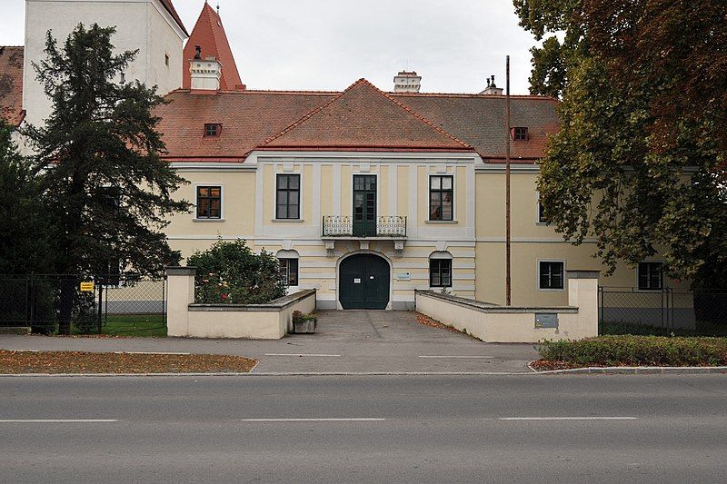 File:Orth Neues Schloss.jpg