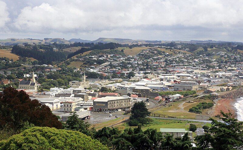 File:Overlooking Oamaru.jpg