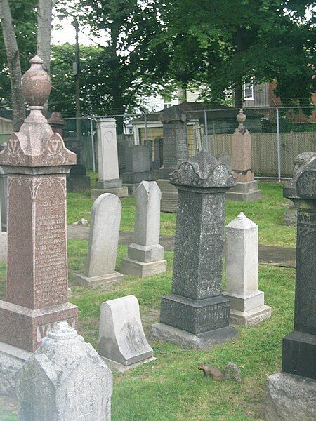 File:Pape Ave Cemetery.JPG