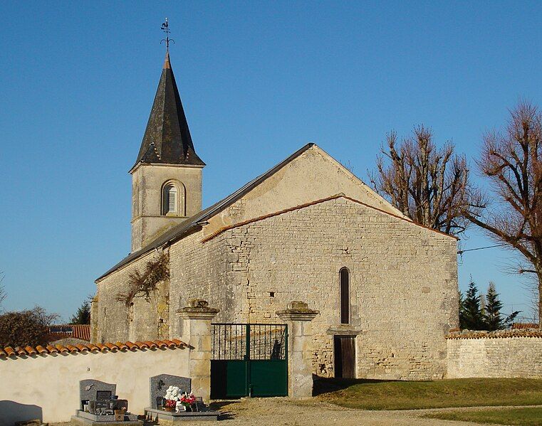 File:Saleignes Eglise.jpg