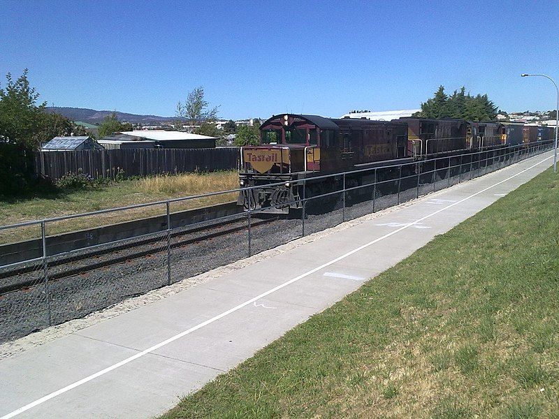 File:Tas-train-at-glenorchy.jpg