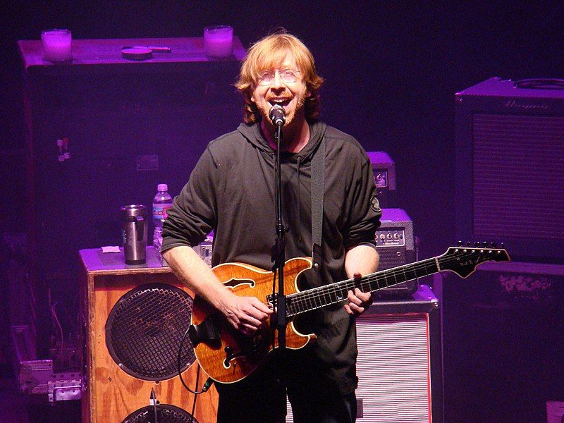 File:Trey-Anastasio 2009.jpg