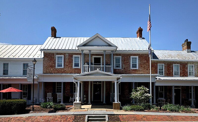 File:Wayside Inn entrance.jpg