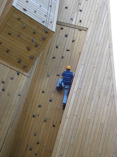 File:Wood climbing wall.JPG