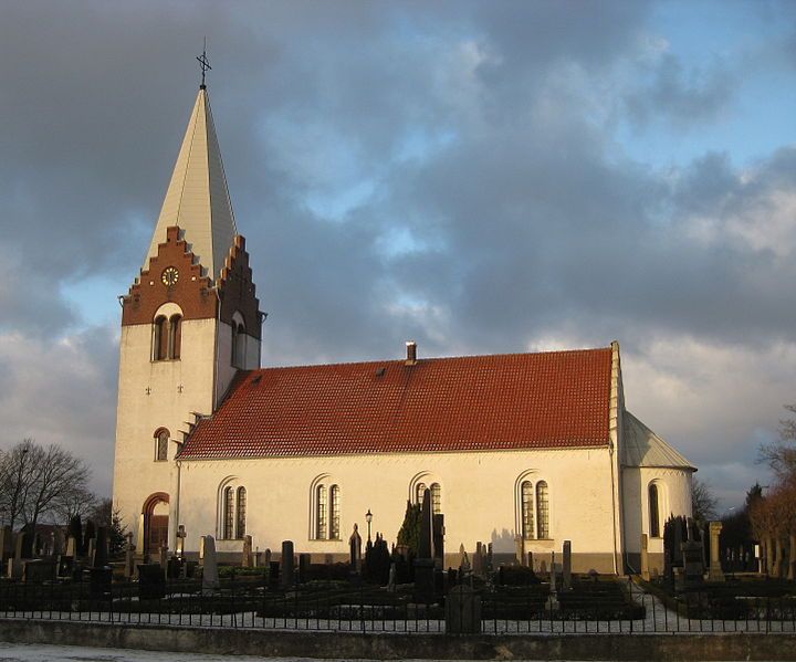 File:Östra Tommarps kyrka.jpg