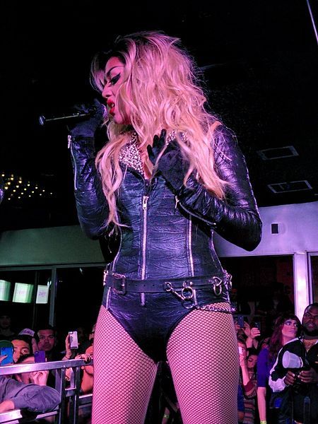 File:Adore Delano.jpg