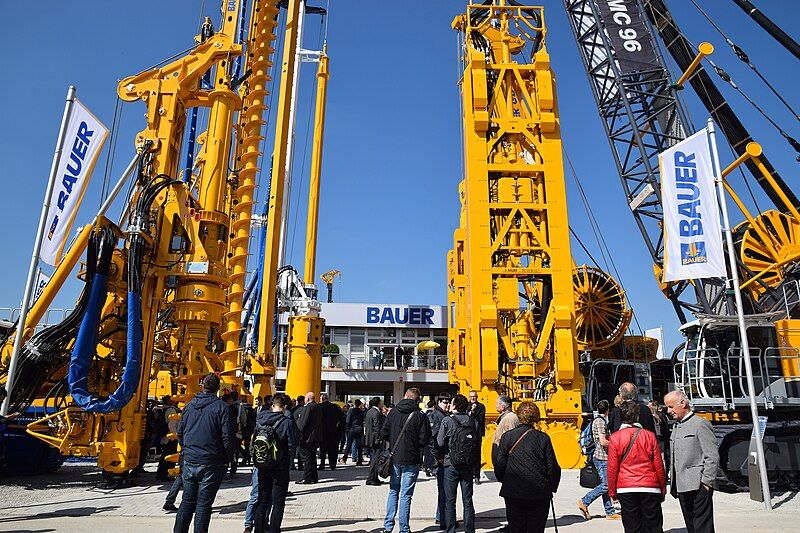 File:Bauma 2016 BAUER.jpg