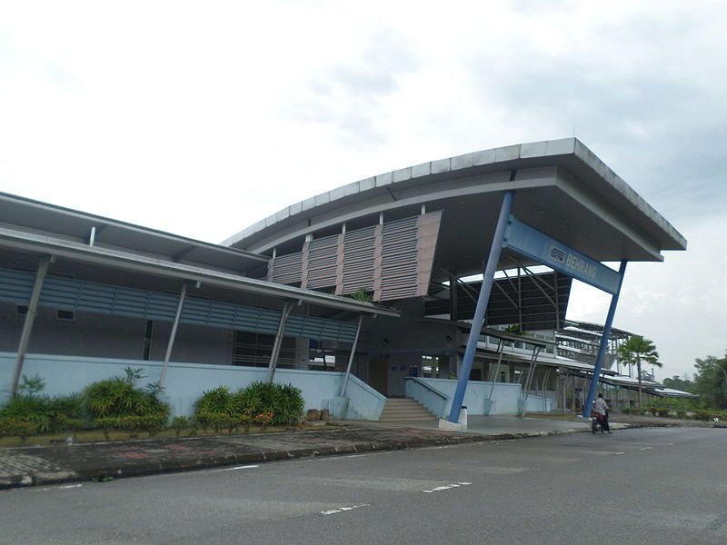 File:Behrang Railway Station.JPG