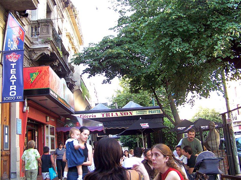 File:Cafes on Boedo.jpg