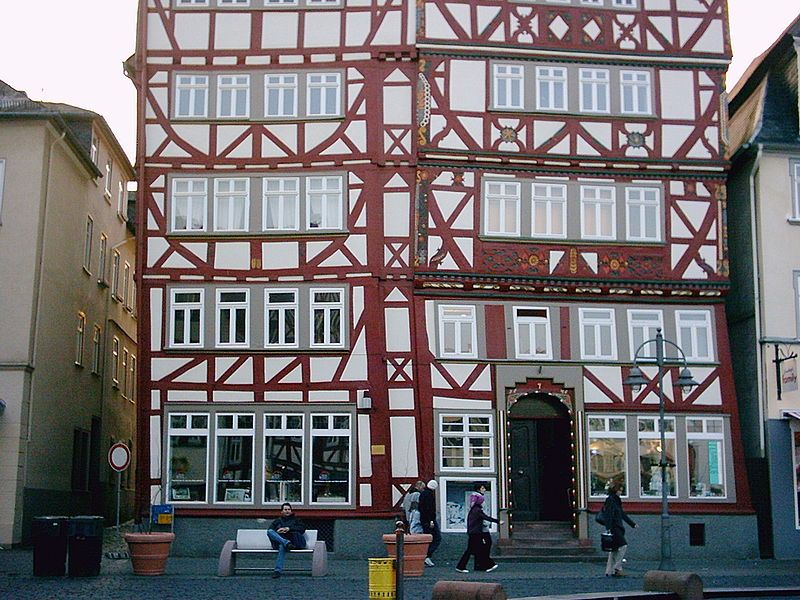 File:Fachwerkhaus Marktplatz Butzbach.JPG