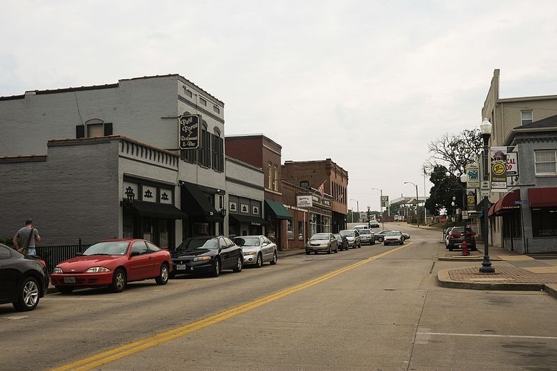 File:Festus Main Street.jpg