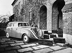 The designer by the side of his prototype car. Picture for the newspaper Idrottsbladet (23 November 1933).